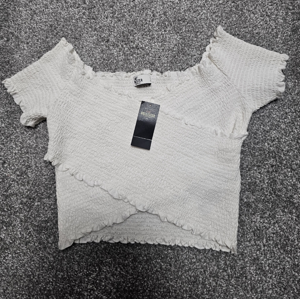 Hollister Women's Cream Textured Crop Top Size M New With Tag
